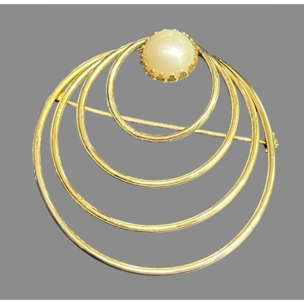 Vintage EMMONS ROUND BROOCH Faux Cream Pearl Gold Tone Graduating Circles 80's